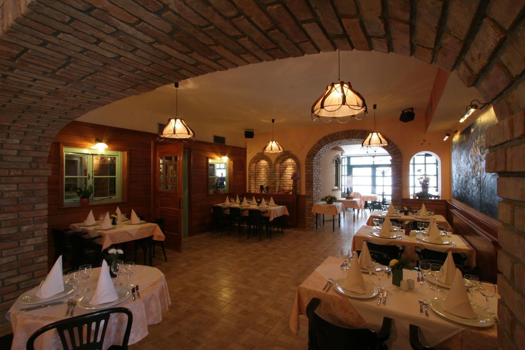 Hotel Risnjak Delnice Restaurant photo